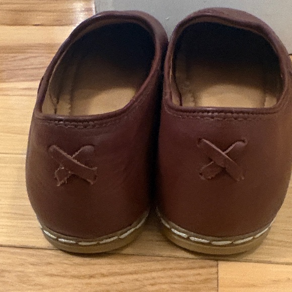 Charix Bordeaux Flats - Picture 5 of 8